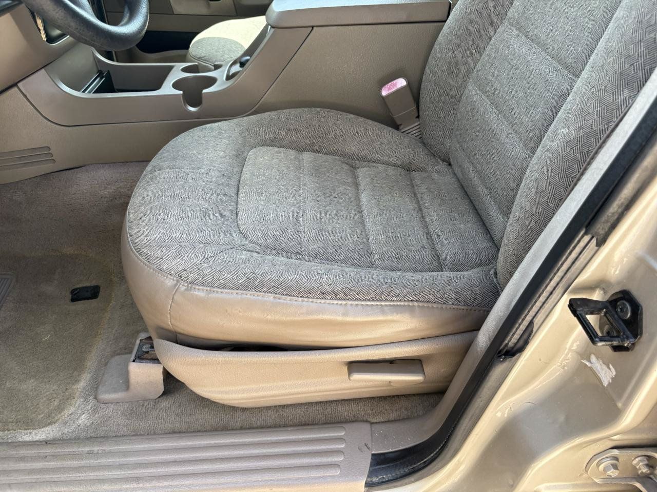 Used 2004 Ford Explorer XLS RWD image 51