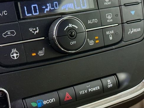 Used 2013 Chrysler Town & Country Limited w/ Luxury Group FWD image 23