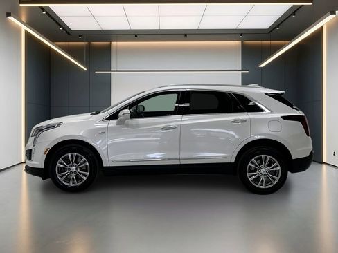 Used 2022 Cadillac XT5 Premium Luxury FWD image 2