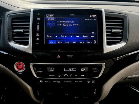 Used 2016 Honda Pilot Touring image 23