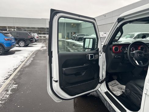 Certified 2018 Jeep Wrangler Unlimited Rubicon image 14