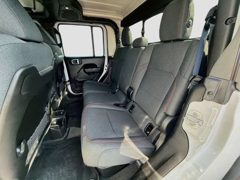Used 2025 Jeep Gladiator Rubicon w/ Convenience Group AWD/4WD image 26