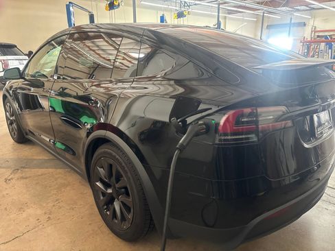 Used 2023 Tesla Model X AWD/4WD image 4