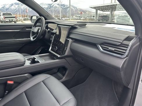 Certified 2025 GMC Acadia Elevation w/ Elevation Premium Package image 19