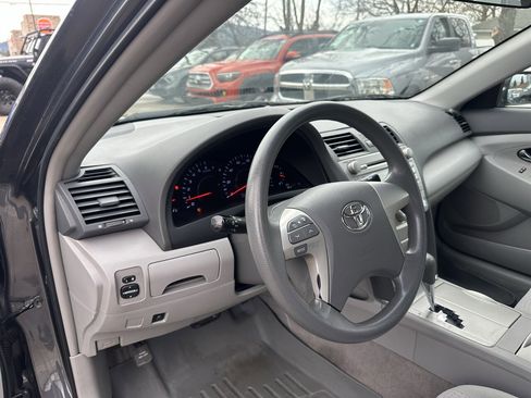 Used 2010 Toyota Camry LE image 6