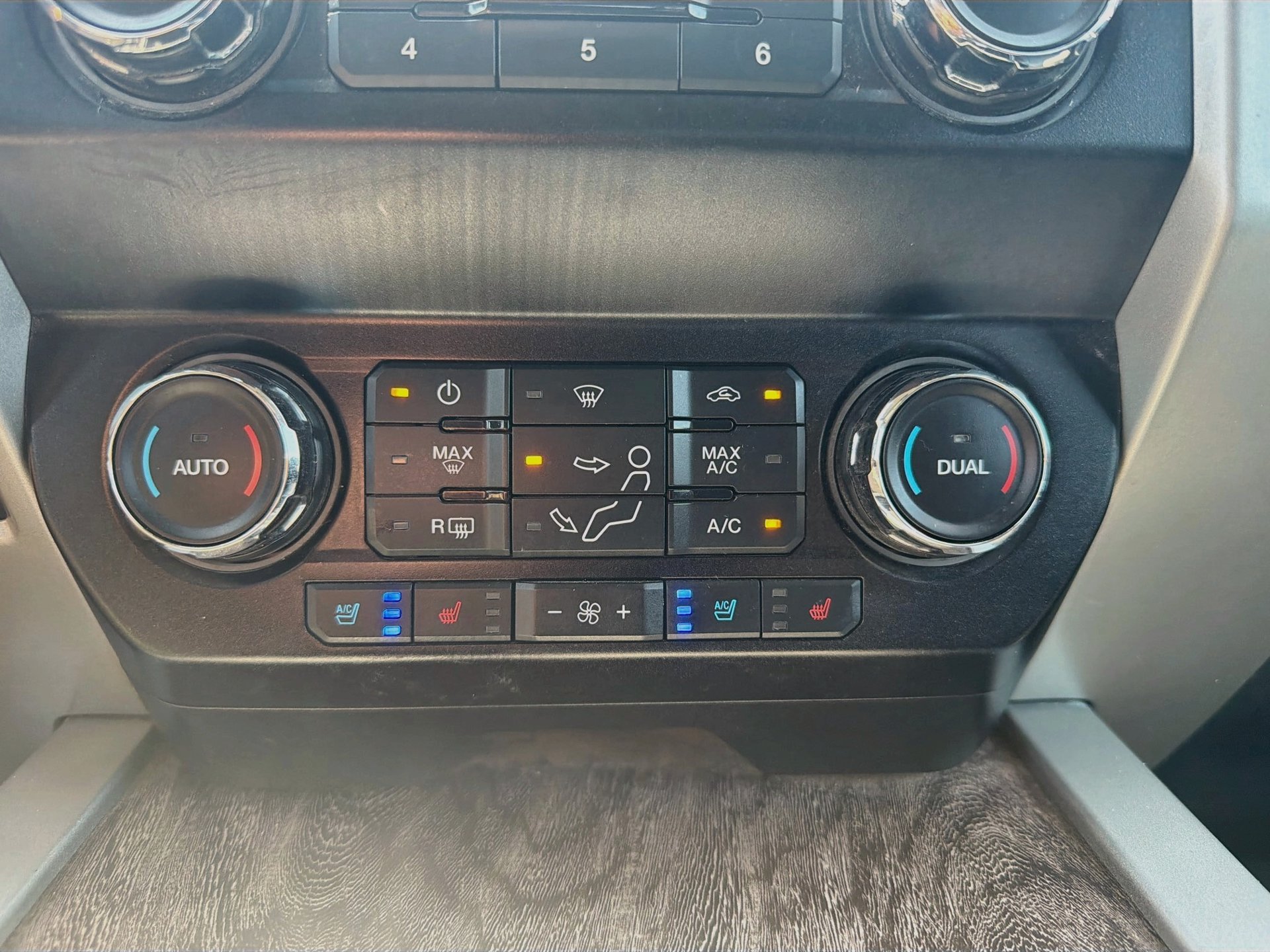 Used 2019 Ford F250 Lariat w/ Lariat Ultimate Package AWD/4WD image 19