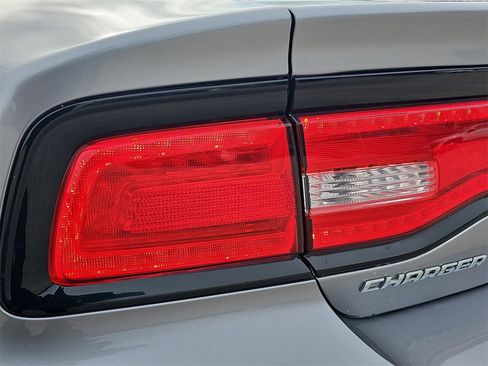 Used 2014 Dodge Charger SXT image 32