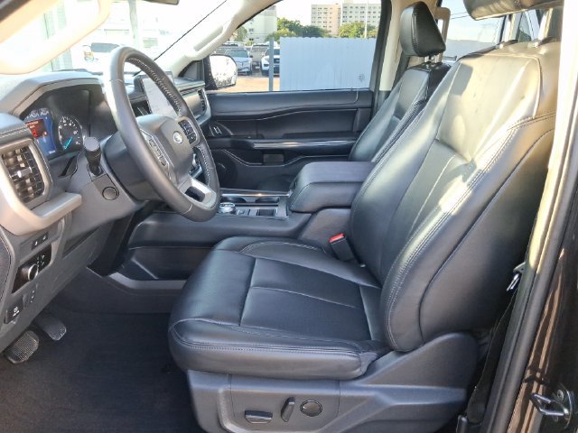 Used 2024 Ford Expedition XLT RWD image 11