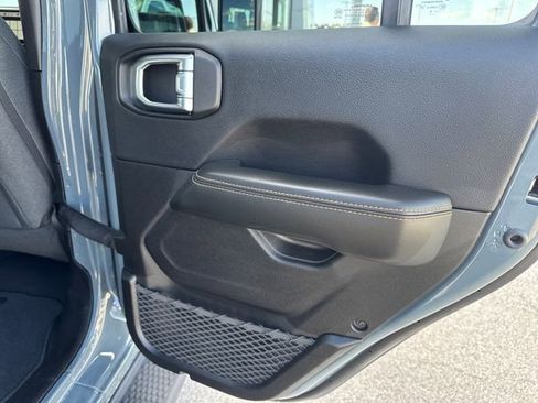 Used 2025 Jeep Wrangler Unlimited Sahara AWD/4WD image 40