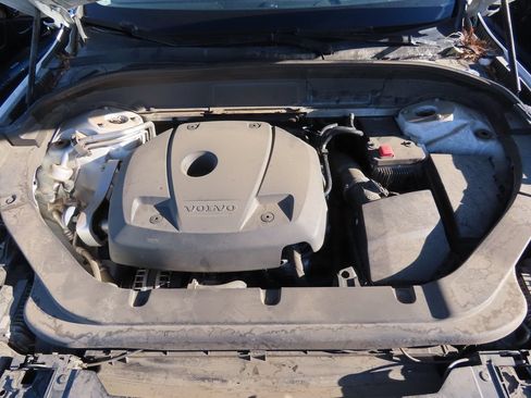 Used 2021 Volvo XC60 T5 Momentum w/ Protection Package Premier FWD image 13