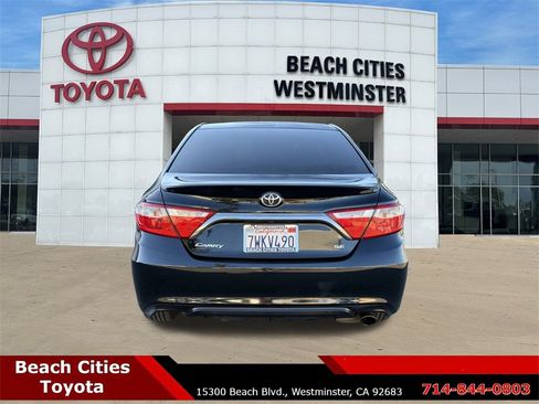 Used 2017 Toyota Camry SE image 10