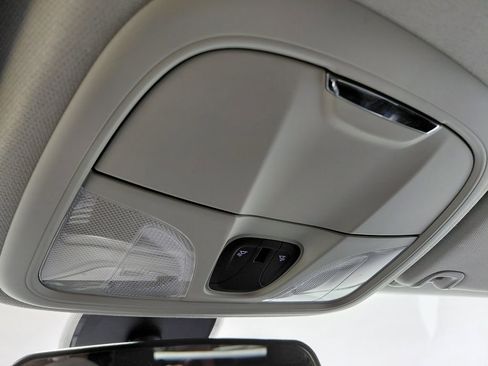 Certified 2019 Jeep Cherokee Latitude Plus w/ Cold Weather Group image 38