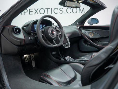 Used 2018 McLaren 570S Spider RWD image 31