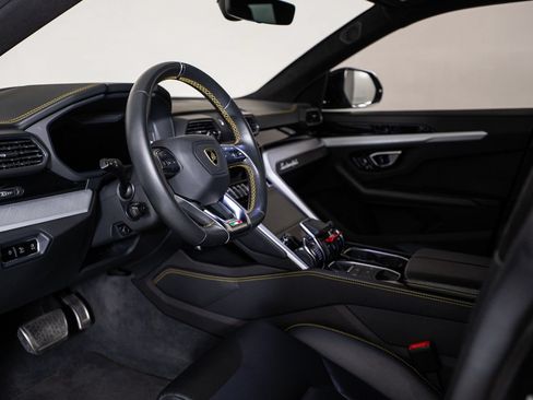 Used 2020 Lamborghini Urus AWD/4WD image 20