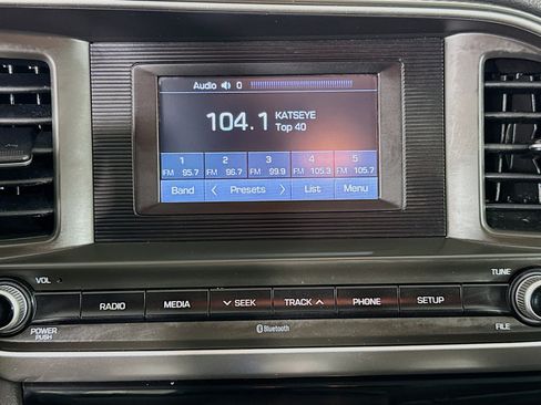 Used 2019 Hyundai Elantra SE w/ Winter Weather Package image 17