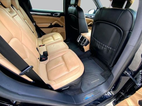 Used 2018 Porsche Cayenne S AWD/4WD image 19