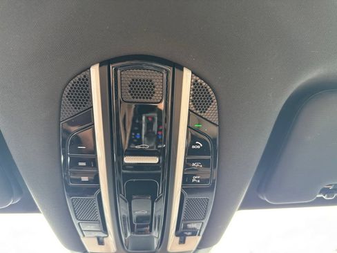 Used 2020 Porsche Cayenne AWD/4WD image 36