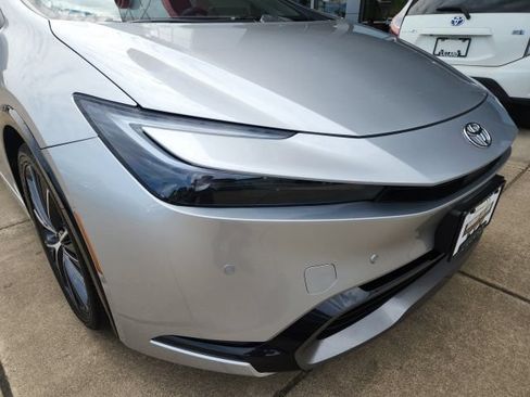 Used 2024 Toyota Prius XLE AWD/4WD image 8
