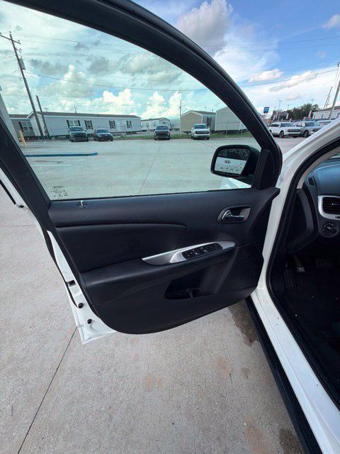 Used 2020 Dodge Journey SE FWD image 19