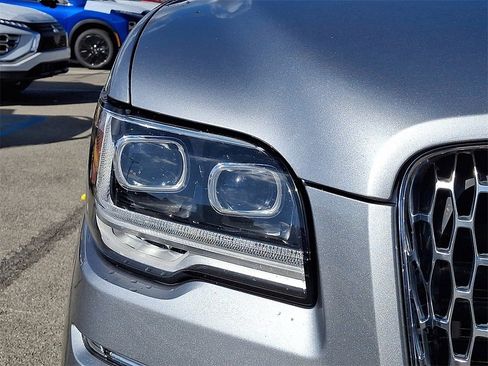 Used 2022 Lincoln Navigator Reserve image 9