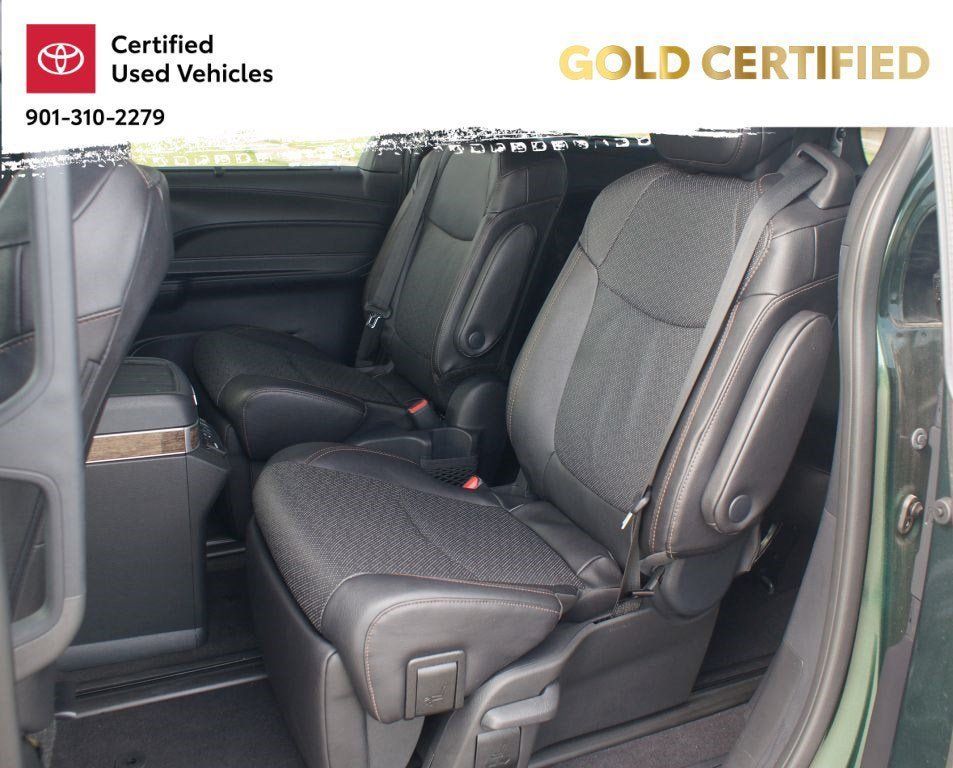 Used 2025 Toyota Sienna Platinum AWD/4WD image 17