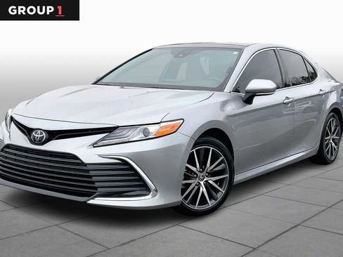 Used 2024 Toyota Camry XLE image 1