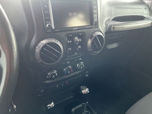 Used 2018 Jeep Wrangler Unlimited Sport S image 27