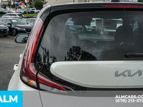 Used 2025 Kia Soul LX w/ LX Technology Package FWD image 12