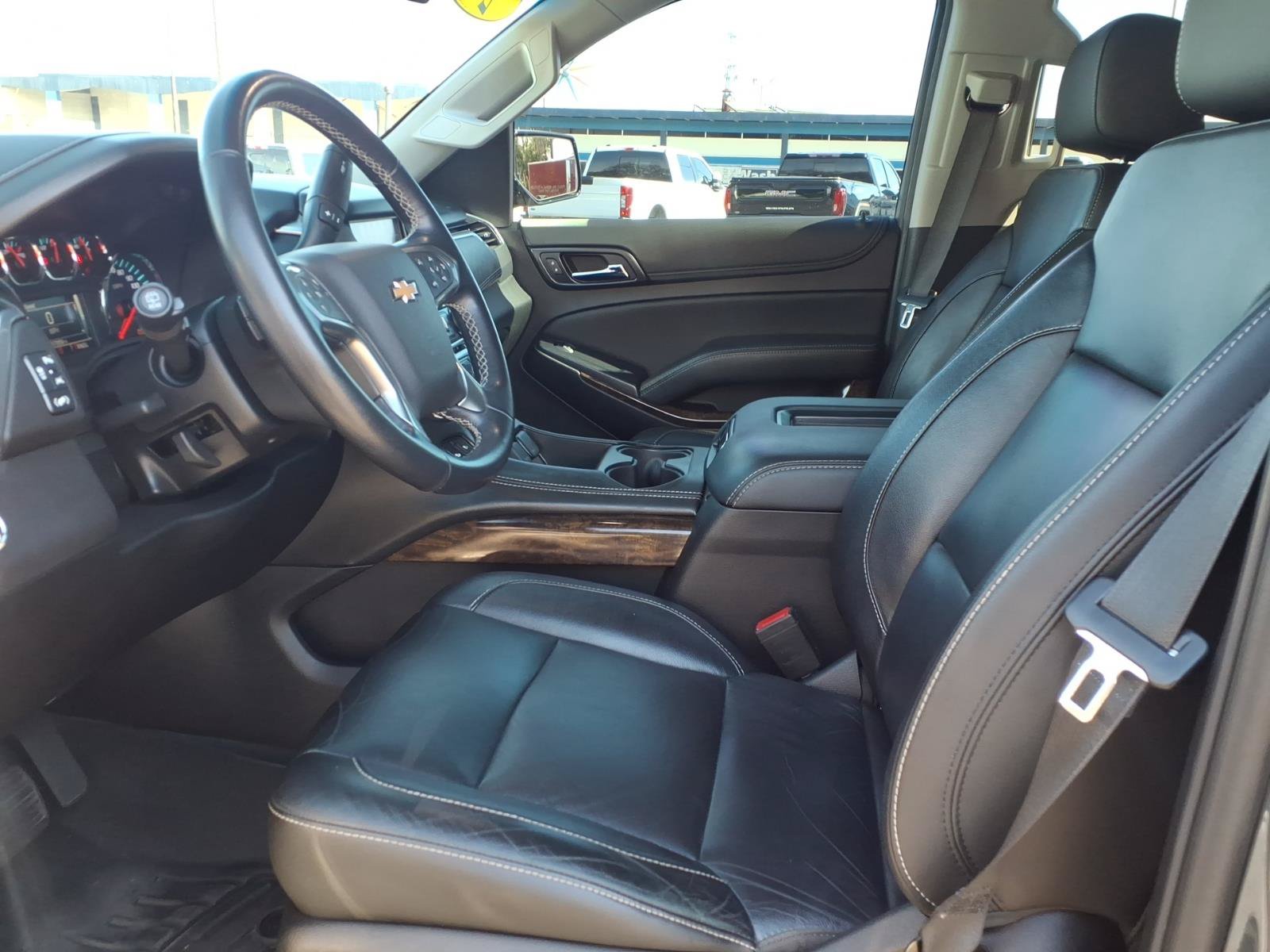 Used 2019 Chevrolet Suburban LT RWD image 21