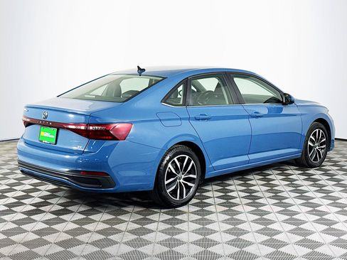Used 2025 Volkswagen Jetta SE FWD image 8