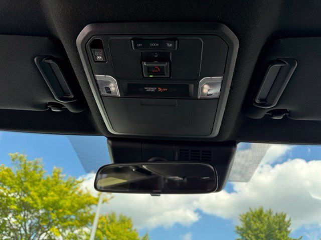 Used 2025 Toyota 4Runner SR5 AWD/4WD image 21