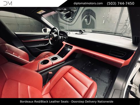 Used 2022 Porsche Taycan image 19