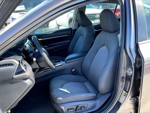 Used 2020 Toyota Camry LE FWD image 11