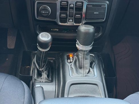 Used 2021 Jeep Gladiator Overland AWD/4WD image 22