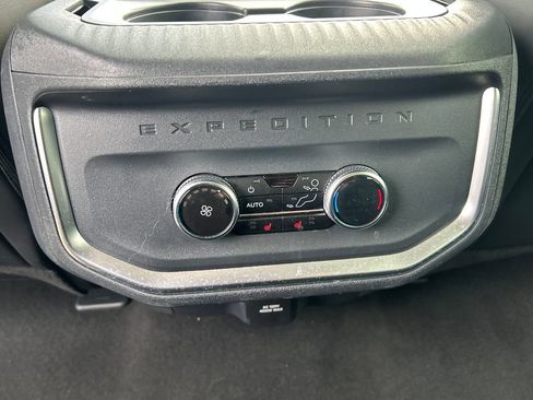 Used 2025 Ford Expedition Platinum AWD/4WD image 23