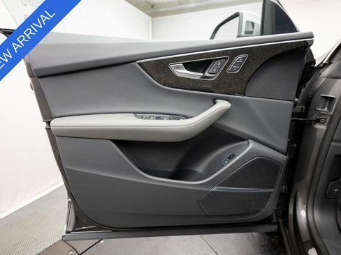 Used 2023 Audi Q8 Premium Plus w/ Premium Plus Package AWD/4WD image 29