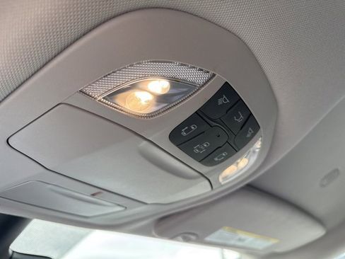 Used 2024 Chrysler Pacifica Touring-L image 29