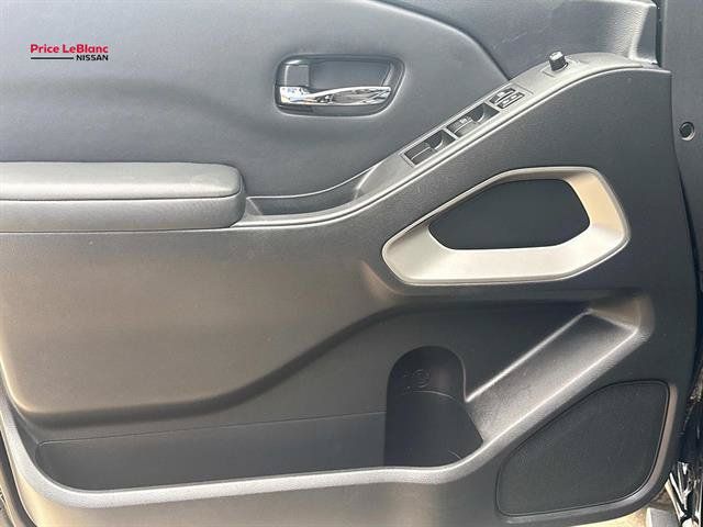 Used 2022 Nissan Frontier SV RWD image 17