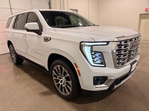 Used 2026 GMC Yukon Denali w/ Sun & Power Step Package AWD/4WD image 3
