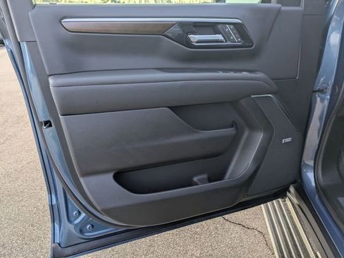 New 2025 Chevrolet Suburban High Country image 9