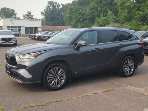 Used 2020 Toyota Highlander Platinum AWD/4WD image 2