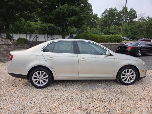 Used 2010 Volkswagen Jetta SE FWD image 7