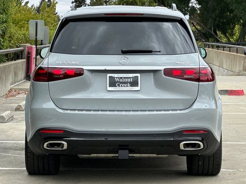 New 2025 Mercedes-Benz GLS 580 4MATIC image 9