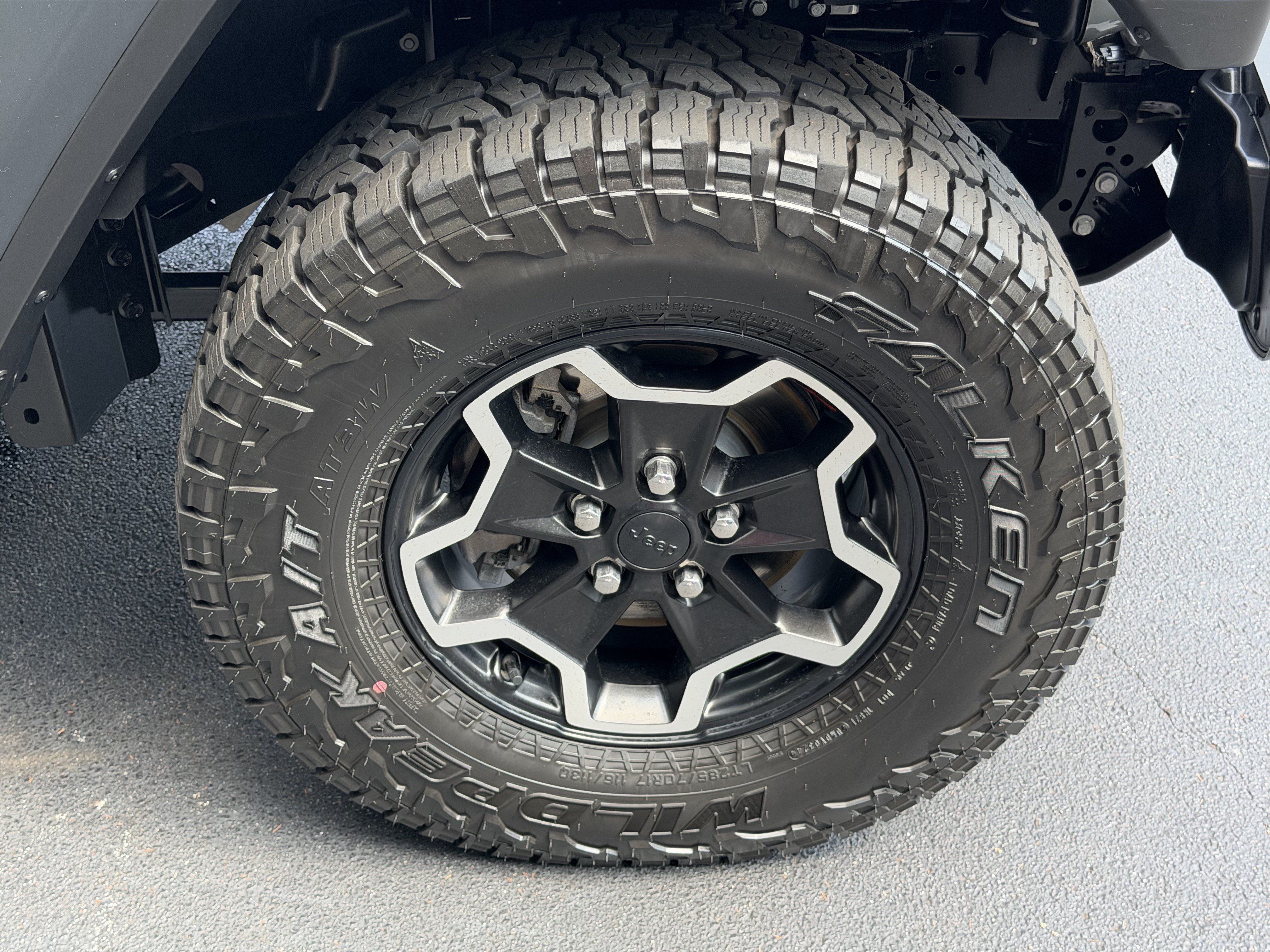 Used 2023 Jeep Gladiator Rubicon w/ LED Lighting Group AWD/4WD image 12