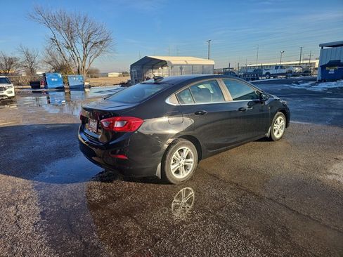 Used 2017 Chevrolet Cruze LT w/ Convenience Package image 5