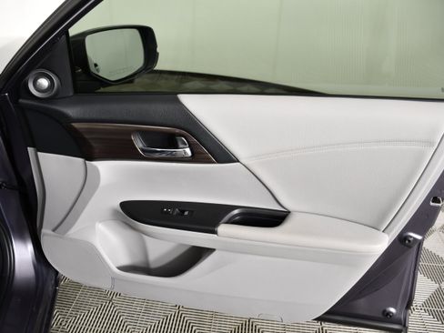 Used 2016 Honda Accord EX-L image 42