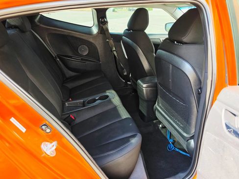 Used 2012 Hyundai Veloster FWD image 12