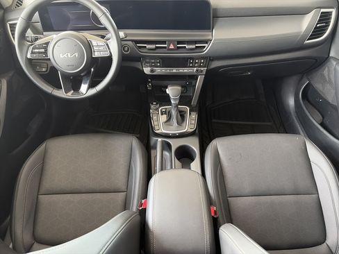 Used 2024 Kia Seltos EX FWD image 13