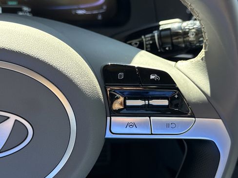 Certified 2025 Hyundai Elantra Sport image 21