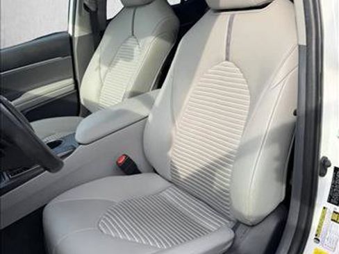 Used 2022 Toyota Camry SE image 16